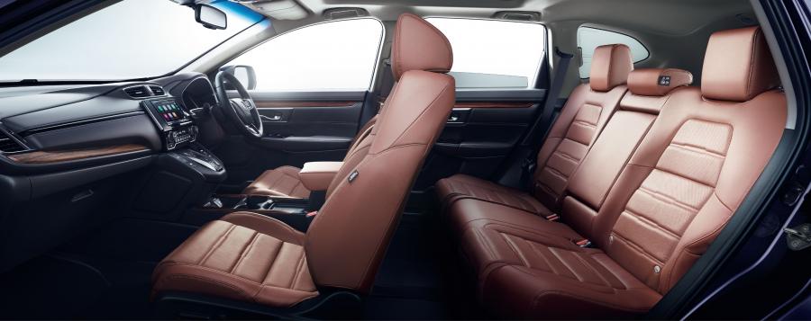 Интерьер Honda CR-V Hybrid 2018 года  (JP) (фото 6 из 11)